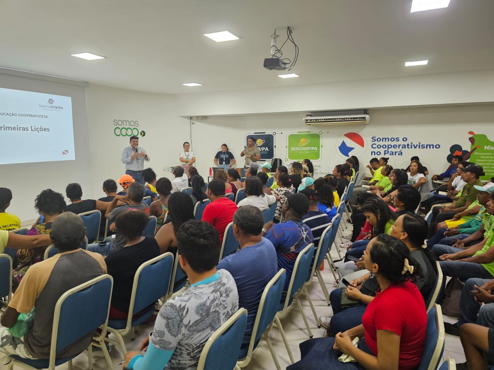 Seminário das Cooperativas de Catadores discutiu o fortalecimento das cooperativas de reciclagem na região metropolitana de Belém