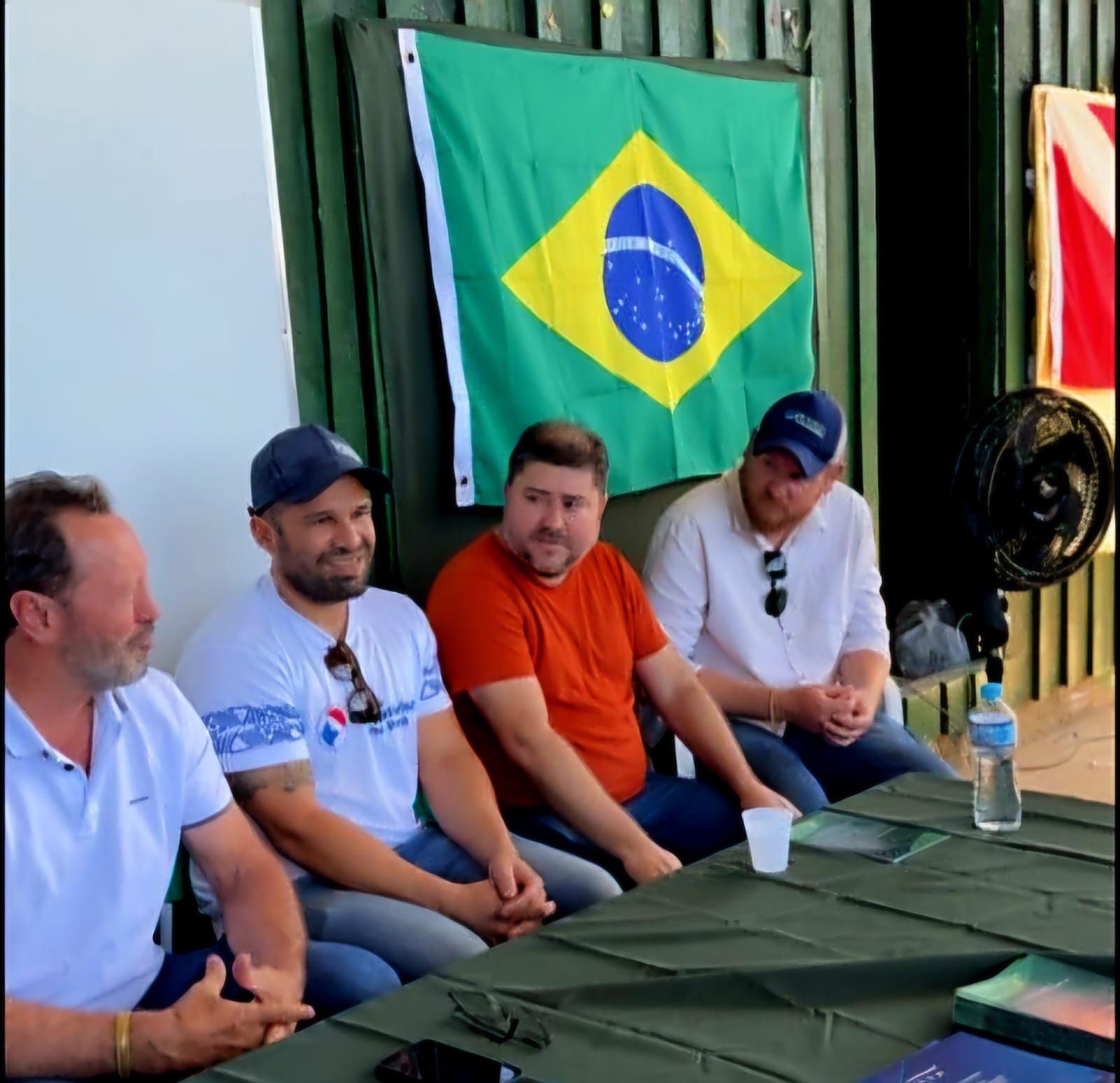 Expedição da FECOGAP leva cooperativismo aos garimpeiros de Penedo, na região do Tapajós
