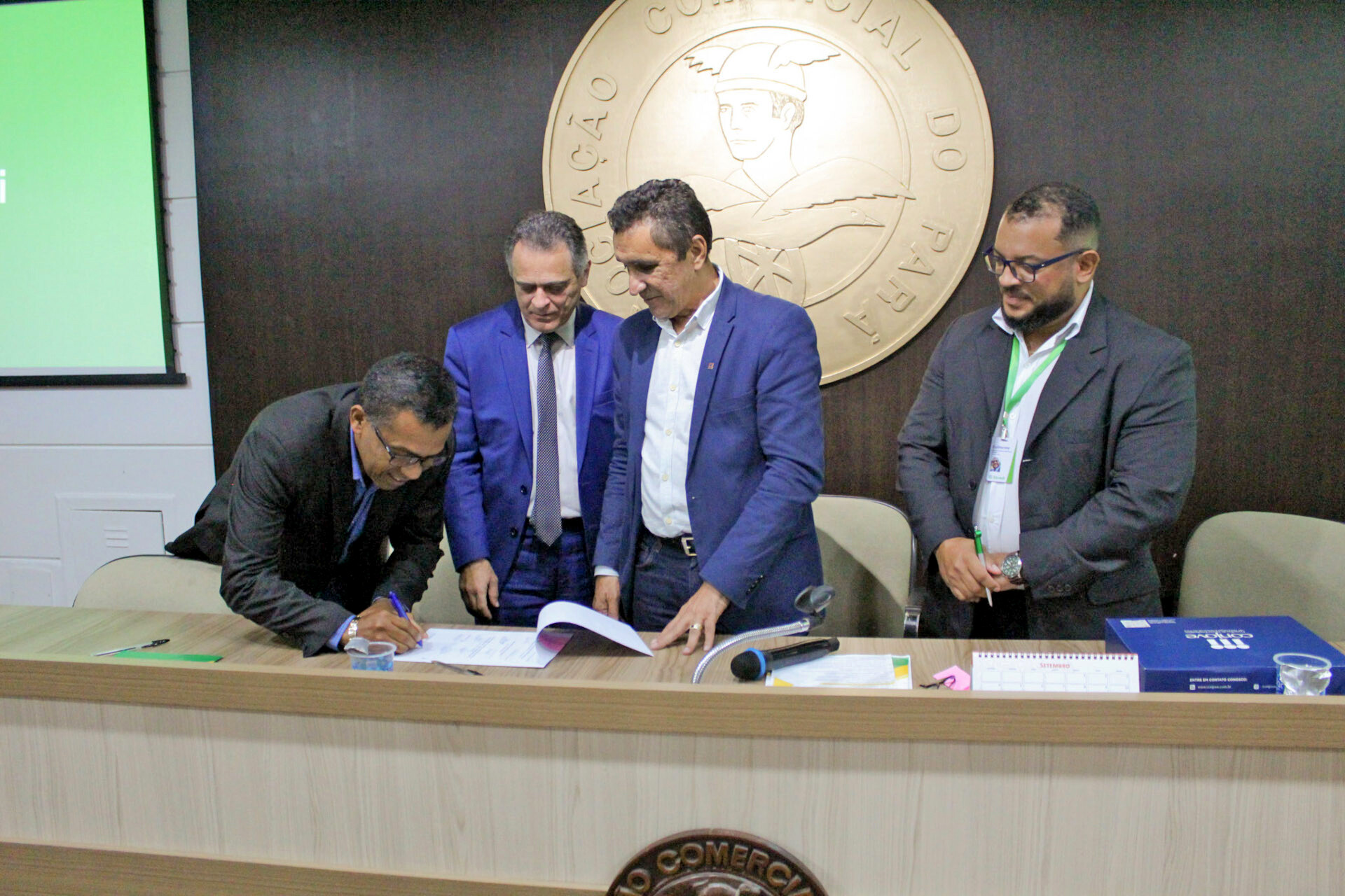 Sicredi e FACIAPA formalizam parceria para desenvolver o comércio do Pará.