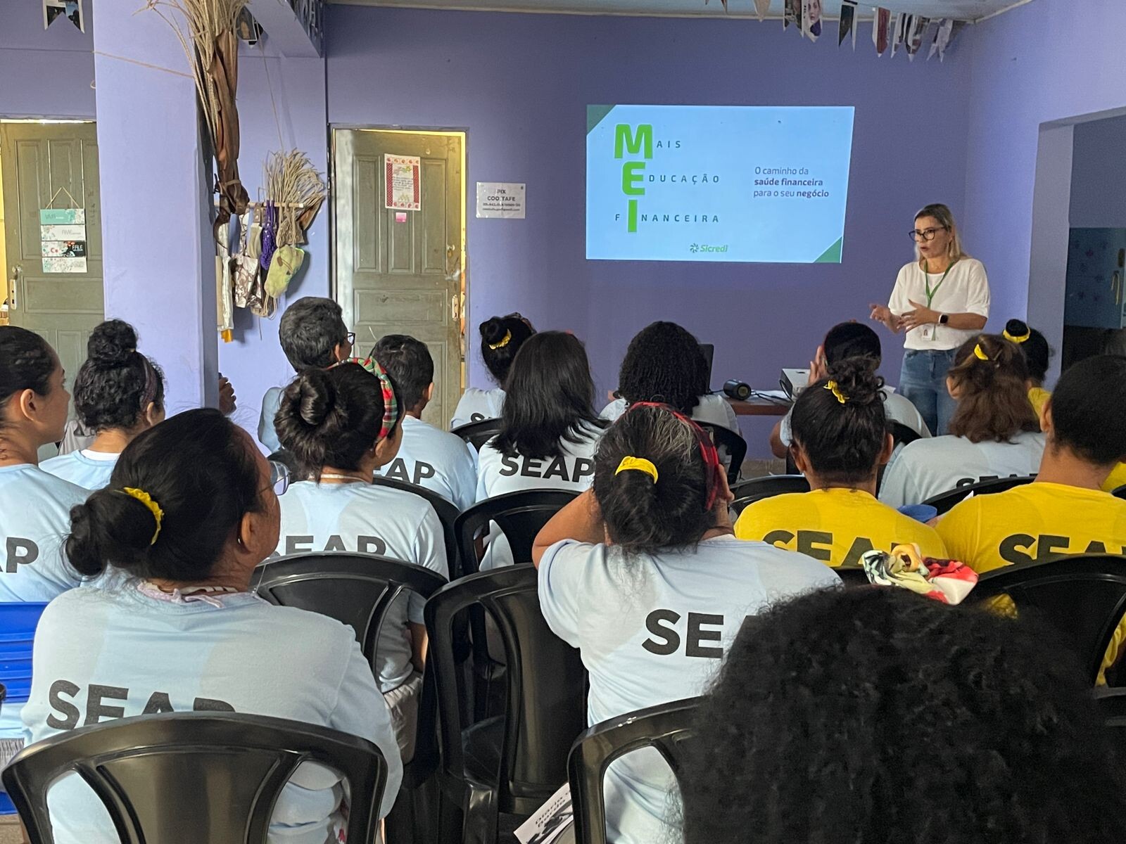 SICREDI NORTE realiza projeto de educação financeira com a COOSTAFE