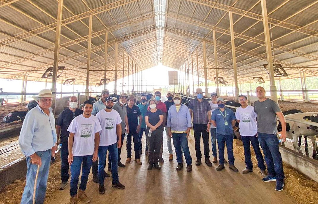 CASP realiza intercâmbio à fazenda de alta tecnologia para produção de leite