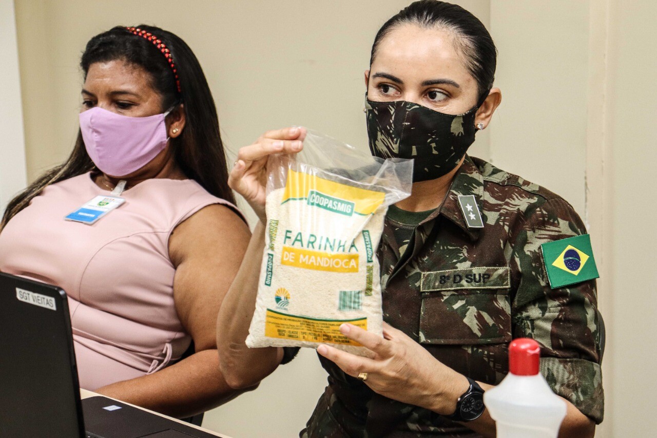 COOPASMIG realiza a entrega de 15 toneladas de farinha para o Exército