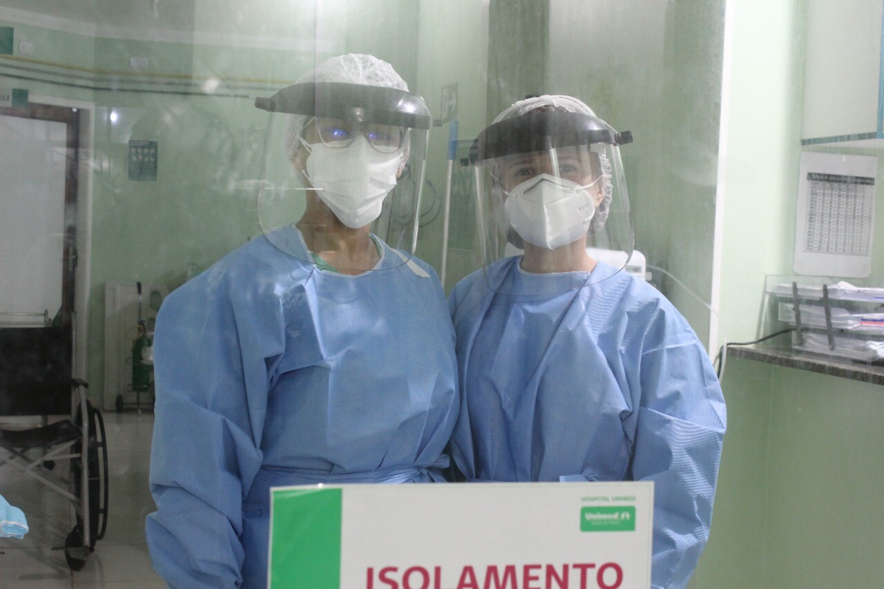 Profissionais de saúde começam a sentir o impacto da nova onda da Covid-19 e aumenta a quantidade de afastamentos por síndromes gripais